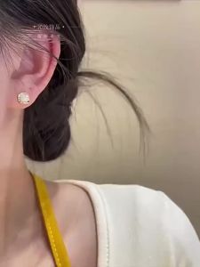 ต่างหู Douyin เฉพาะกลุ่มเดียวกัน S925 เข็มเงินสี่เหลี่ยมแฟชั่น