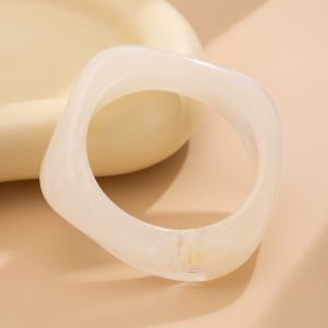 GUDAN โบฮีเมียน กำไลข้อมืออะคริลิก การออกแบบชนกลุ่มน้อย สไตล์ยุโรปอเมริกัน สร้อยข้อมือกว้างแบบไม่สม่ำเสมอ น่ารักน่ารักๆ อุปกรณ์เครื่องประดับอัญมณี กำไลข้อมือหนาๆแบบกว้าง สำหรับผู้หญิง