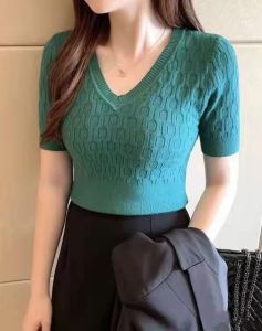 Grace_Chili 42002#เสื้อครอปไหมพรม แฟชั่นเก่าหลี สเวตเตอร์ผู้หญิงผ้าทอลายคอวีสาวอ็อฟฟิต