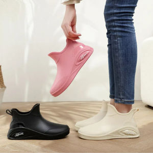 รองเท้าบูทกันฝนผู้หญิงสไตล์เกาหลี กันน้ำกันลื่นทนต่อการสึกหรอ นุ่มสบายน้ำหนักเบา