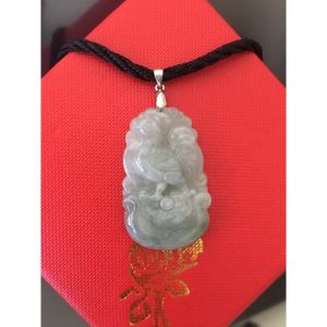 Mặt dây chuyền đeo cổ con giáp chất liệu Ngọc Cẩm thach
