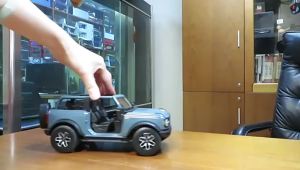 Maisto 1:18 Ford 2021 Bronco Wildtrak Simulation Alloy Finished Car Model With Base Collection Ornament Gifts