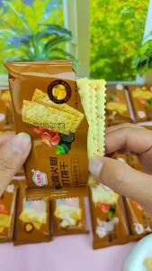 【Ship in 24H】黑松露火腿苏打饼干薄脆饼干办公室解馋小零食食品整箱批发黄油促销推荐QER