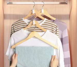 ไม้แขวนเสื้อพลาสติกขนาดเล็ก ชุด 20 ชิ้น ประหยัดพื้นที่สำหรับตู้เสื้อผ้า พับเก็บได้ ช่วยจัดระเบียบเสื้อผ้า