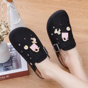 Womens fashionable closed-toe Clog sandals rubber sole with anti-slip function cute wooden clog sandals Korean style trendy canvas clog sandals outdoor wear popular outfits 0140523