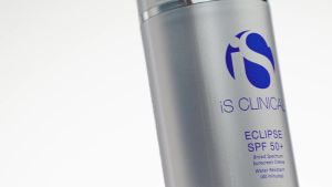 iS CLINICAL Eclipse SPF 50+ Sunscreen Zinc Oxide tinted sunscreen ultra sheer non-greasy matte finish sun cream for face