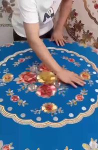 Khăn trải bàn vuông tròn bàn chữ nhật 3D 15m sang trọng chống thấm dầu mỡ màu vàng kem mầu đỏ vân nổi Vuadienmay