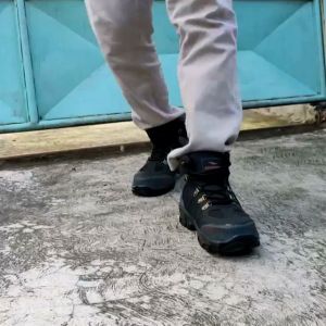 SEPATU SAFETY / SEPATU KERJA UJUNG BESI JAHIT SOL RINGAN DAN KUAT 100 %0RIGINAL