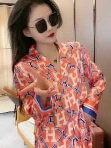 2023 HOT Womens Pajamas Set V Neck Design Luxury Cross Letter Print Sleepwear Silk Like Home Clothes XXXXL Large Size Nightwear