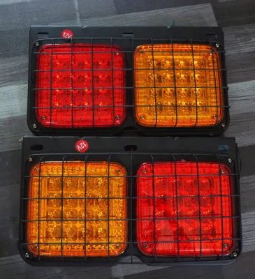 ไฟท้าย รถบรรทุก มีตะแกรง สีเหลืองแดง มีไฟ 12v และ 24v (ราคาต่อคู่)