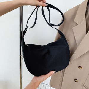 KDAShop สินค้าเข้าใหม่ กระเป๋าสะพายไหล่ลำลอง มีซิป สไตล์เกาหลี สีคือน่ารักมาก เข้ากับทุกการแต่งกาย ขนาดใหญ่ จุของได้เยอะ ใช้งานได้หลากหลาย ราคาถูกจับต้องได้ จิ้มเลย