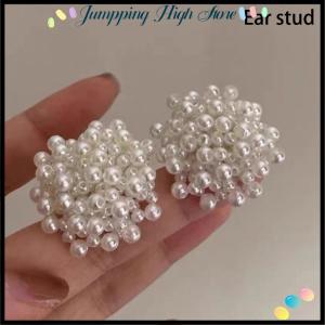 【Jumpping】 ต่างหูเม็ดเดี่ยวรูปดอกไม้มุกสีขาวอ่อนโยนคลิปหูความรู้สึกระดับสูงสำหรับผู้หญิงอารมณ์งานแต่งงานเครื่องประดับของขวัญเครื่องประดับ