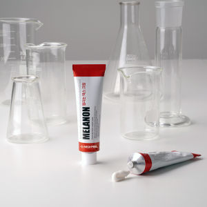 MEDIPEEL MELANON X CREAM 30ml (whitening brigtening pigmentation darkspots hyaluronic acid 祛斑 美白 黑斑 提亮 保湿 精华 安瓶 霜 膏）