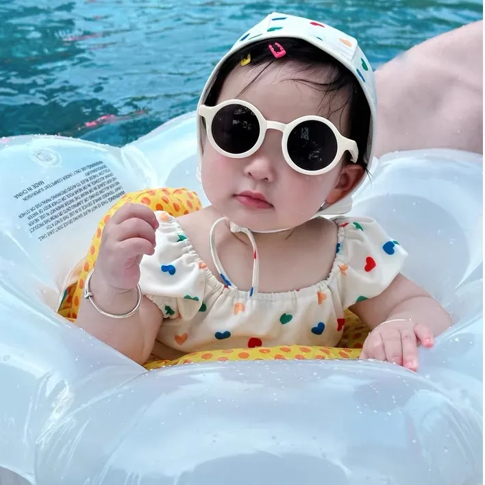 ชุดว่ายน้ำ น่ารักเด็กผู้หญิงเด็กเด็กเล็กแขนสั้น   หมวกว่ายน้ำฤดูร้อนสองชิ้น