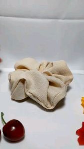 ยางมัดผมแฮนเมด โดนัทมัดผมลายดอกไม้ ยางมัดผมใช้ยางดีมีคุณภาพพร้อมส่ง สีสวยสดใส ใช้ได้นาน ผ้านุ่มสีสดใสน่ารัก มี 2 size ขนาดปกติ ขนาด 10 เซนติเมตร (หรือ 4 นิ้ว) ยางมัดผมกว้าง 6 เซนติเมตร ยืดได้สูงสุด 6 นิ้ว ขนาดใหญ่ ขนาด 13 เซนติเมตร