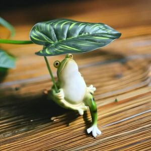 SOLDIERN Resin Frog Figurine with Leaf Creative Garden Frog Statue Cartoon Landscape Decoration Frog Ornament Decor Home