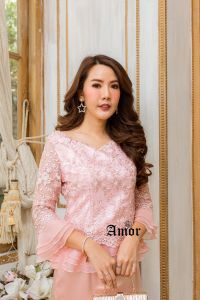 PrincessAngel เสื้อลูกไม้ใส่ทําบุญ ใส่ออกงาน เนื้อลูกไม้ใยบวบลายสวยปักกลิ้ตเตอร์ทั้งตัวหรูหรา ตกแต่งชายเสื้อและชายแขนด้วยผ้าออแกนซ่า