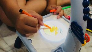 ของเล่นโต๊ะวาดรูป เครื่องฉายสไลด์โปรเจ็คเตอร์ ให้เด็กวาดรูปตาม