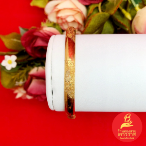 กำไลคลิปล็อคทองเหลืองเงาสลับจิกลาย เส้นผ่านศูนย์กลาง 5.5 ซม. งานดิบทองเหลือง ใส่ได้ทุกโอกาส ใส่อาบน้ำได้ ใส่ในชีวิตประจำวันได้