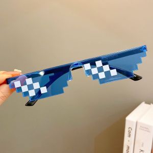 儿童墨镜直播道具网红搞怪马赛克眼镜墨镜拍照派对儿童太阳镜新款Childrens sunglasses live streaming props internet celebrities funny mosaic glasses sunglasses photo parties new childrens sunglasses