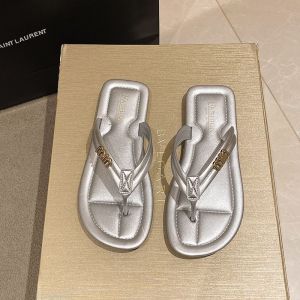[Free Shipping] Ins Fashionable Versatile Stylish High-Value Womens Summer Outdoor Flat Non-Slip Beach Sandals