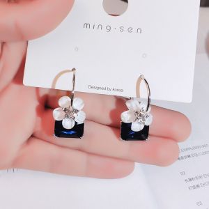 S925 Silver Earring Anting Subang Korean Fashion Style Crystal Flower Design up Fashion韩版夸张水晶山茶花几何耳环耳环女耳環