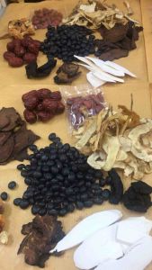 【药材】首乌黑豆养肝益肾汤 Black Bean Protect Liver Soup (3-4人份)