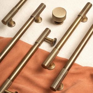 DSFDF ของเก่าแบบโบราณ มือจับตู้สีบรอนซ์ สีบรอนซ์บรอนซ์ ตู้เสื้อผ้าแบบดึง ดึงประตูเฟอร์นิเจอร์ เรโทร ปุ่มลูกบิดประตู มือจับลายพิมพ์ทองเหลืองแข็ง อุปกรณ์สำหรับห้องครัว