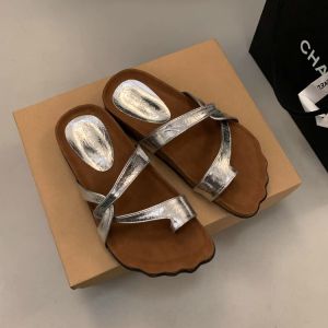 FE Womens Korean-Style Niche Flat Toe Ring Slippers 2024 New Year Palm Taobao Fashion All-Match Beach Platform Slippers