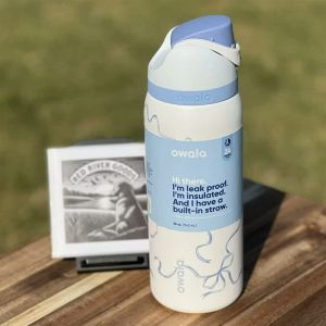 [100% Original Ready Stock COD] Owala FreeSip Tied And Blue Bows 24oz/32oz Tumbler. Edisi Khusus Urban Outfitters Stainless Steel 304 Anti Tumpah 2 Cara Minum Sedotan Terpasang Desain Pita Biru Elegan Siap Kirim