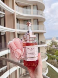 Sữa Tắm Trắng Da Tuỷ Mật Cánh Hoa Hồng Damask Weilaiya 450ML