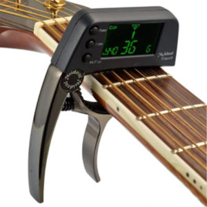 Guitar Capo คาโป้กีต้าร์ 2in1 พร้อมจูนเนอร์ในตัว Built in Tuner วัสดุคุณภาพดี เกรดพรีเมี่ยม มียางรองกันรอย ได้ทั้งคาโป้และจูนเนอร์ ปรับสายกีต้าร์