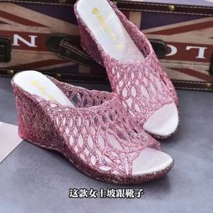 Spring Summer Womens Crystal Jelly Plastic Sandals Non-Slip Transparent Open-Toe One-Strap Plastic Sandals Outdoor Mom Wedge