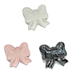 อุปกรณ์ตกแต่งอ่างล้างมือจานใส่สบู่พร้อมระบบระบายน้ำที่มีประสิทธิภาพอุปกรณ์เสริมเซรามิกรูปโบว์น่ารัก