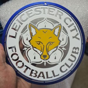 โลโก้ เลสเตอร์ซิตี้ แบบแขวน เหล็กตัดเลเซอร์ขนาด 18 * 18 cm เหล็กหนา 2 มิล น้ำหนัก 0.4 kg. ทำสีเหมือนจริงใช้สี 2K สีพ่นรถยนต์ภายนอกขั้นตอนการทำเหมือนทำสีรถยนต์ภายนอกทุกขั้นตอนเคลือบเงา สวยงามคงทนไม่เป็นสนิม หุ่นไม่จับทำความสะอาดง่าย ติดตั้งง่าย