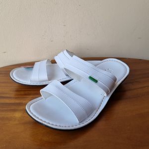 Sandal slop pria kulit terbaru murah kekinian cowok kasual santai karet lentur nyaman tidak licin