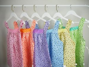 เสื้อคอกระเช้า ดอกลูกไม้ แขนกุด ไซส์MLXL เสื้อผู้ใหญ่ เสื้อลายดอก มีกระเป๋าสองข้าง+มีซิบปิดหนึ่งข้าง เสื้อใส่อยู่บ้าน เสื้อใส่ฤดูร้อน