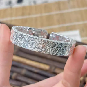 Three-sided auspicious charm bracelet brings wealth and fortune fashionable and versatile niche style light luxury exquisite and high-end new Chinese style suitable for gifting
