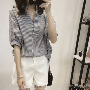 QDshop 💌☄️รุ่นนี้เค้างานดีจริงจ้าสาวๆ เสื้อเชิ้ตคอวีแขนจั๊ม ลายทาง สีฟ้า สีดำ สวมใส่สบาย ใส่ไปเที่ยวไปทำงานก็คือเริสน๊าสาว🪐