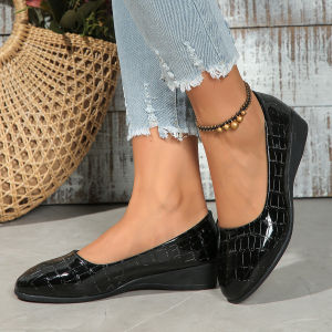 [Free Shipping] Plus-Size Shoes New Spring/Autumn Collection Shallow-Toe Round-Toe Slip-On Style Comfortable For Mothers With A Slight Heel Fashionable Flats In Stock