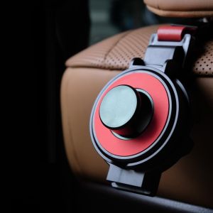 Phụ kiện treo chai nước cho xe hơi cao cấp