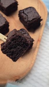 บราวนี่มินิเนื้อหนึบ ขนาด2.5x2.5 เซ็นติเมตร รุ่น: Mini