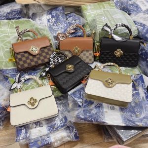 Túi xách nữ -  Túi đeo chéo công sở thời trang da cao cấp khoá hoa xoay 360 độ - Túi đeo chéo nữ - Túi đeo chéo nam - Túi đeo chéo - Túi đựng đồ - Túi vải đi học - Túi đeo nam - Túi đựng đồ - Túi đựng bút - Túi Tote