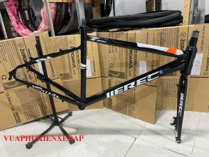 Khung càng nhôm xe đạp thể thao bánh 700c sử dụng phanh đĩa - dây đi âm khung