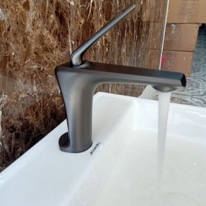 Vòi rửa nóng lạnh đồng thau mạ chân không PVD màu ghi Moonoah MN-015K
