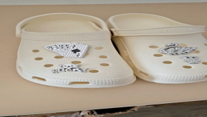 Charm gắn dép cross B45 sticker dép sục mẫu giả kim bạc đa dạng