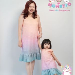Monetto Mom & Kids Dress Gradient Cotton เดรส โมเนตโต้ คู่ แม่ลูก เดรส เด็ก แขนกุดผ้าลูกไม้ ไล่สี มีซับใน จำนวนจำกัด