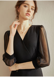 Đầm đen đuôi cá phối tay voan dài cổ chữ V