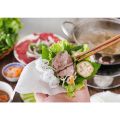 bánh tráng phơi sương Hoàng Ty cuốn thịt luộc. 