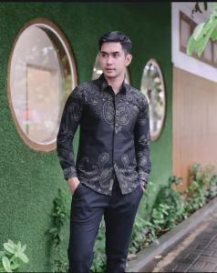 Batik Pria Hitam Model Kemeja Batik Pria Masa Kini Baju Batik Atasan Pria Terbaru Batik Pria Lengan Panjang Baju Atasan Pria Dewasa Modern Batik Solo